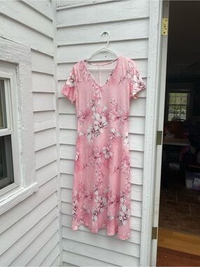 Light Pink Floral V-Neck Maxi Dress 🌸